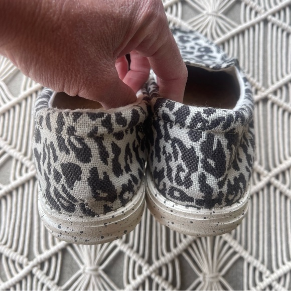 Hey Dude Slip-on Shoes Women’s Size 11 - Misty Woven Cheetah Grey - Picture 7 of 9